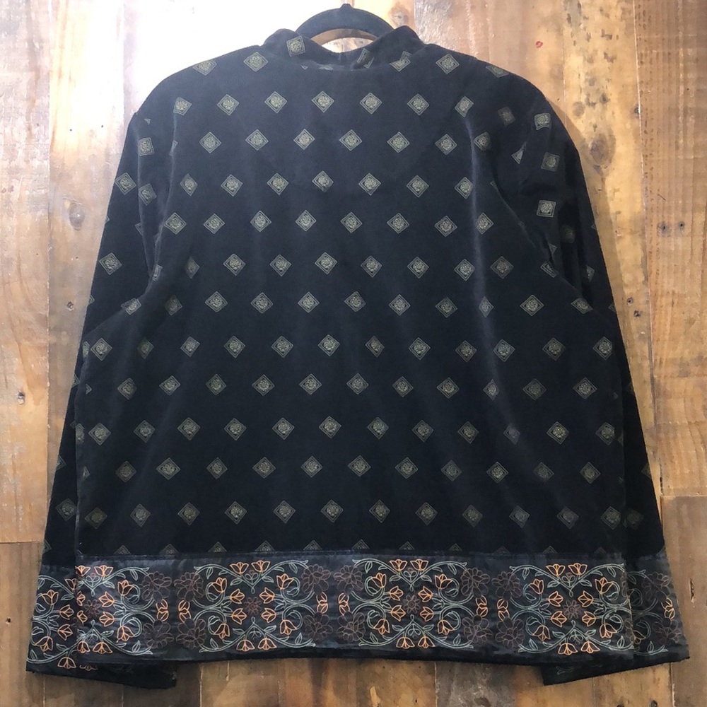 Hearts of Palm Designed and Embroidered Button Blazer - Picture 3 of 11